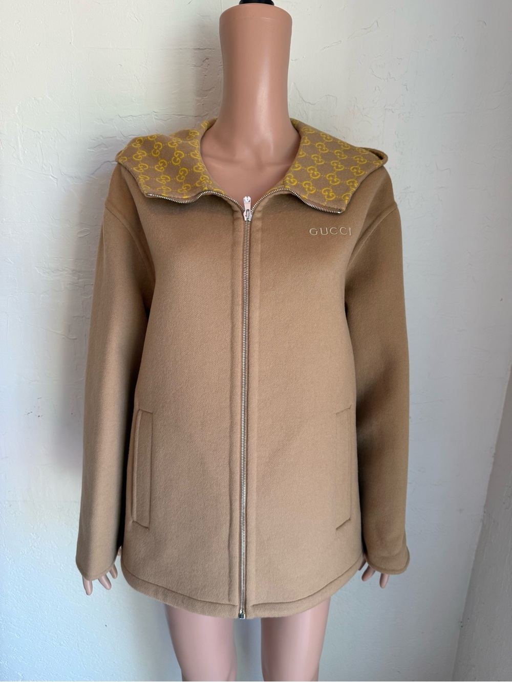 Gucci Embroidered Wool/Silk Women's Size 40(M) Tan Zip-Front Coat Logo Collar